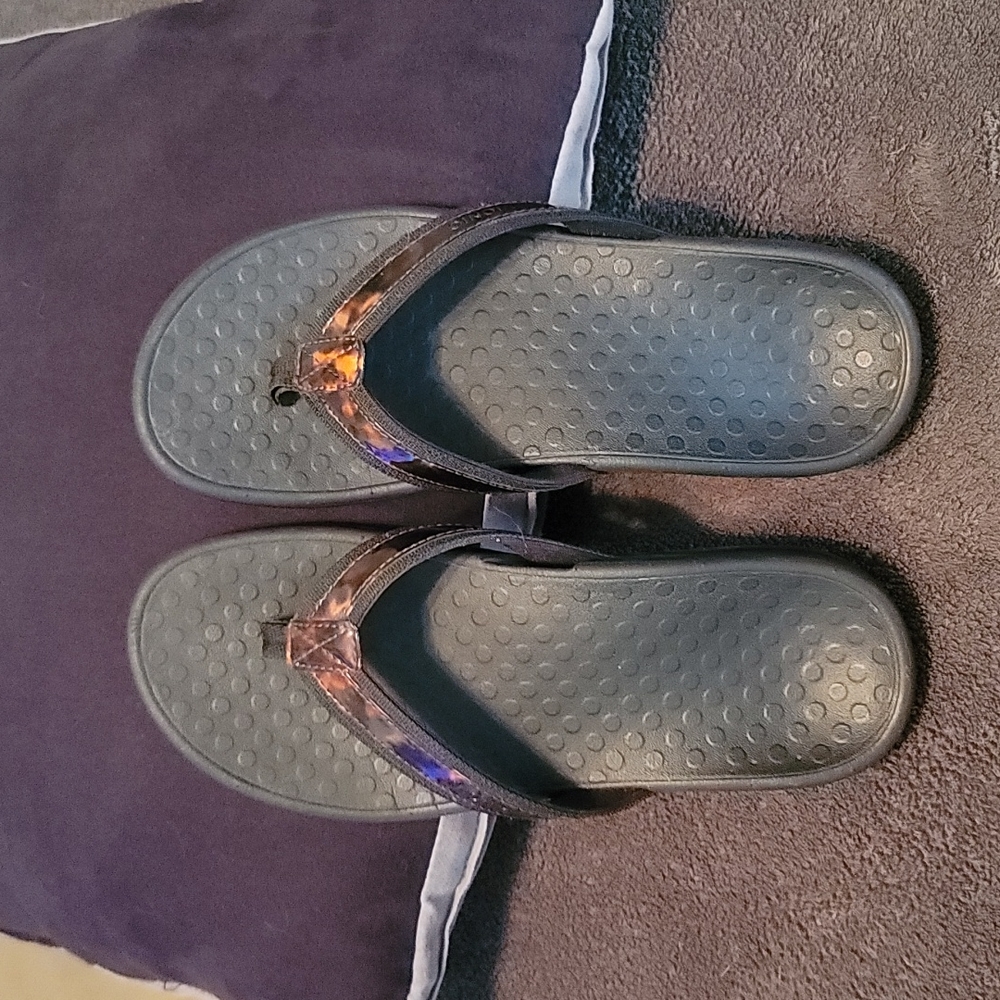 Vionic size 8 black